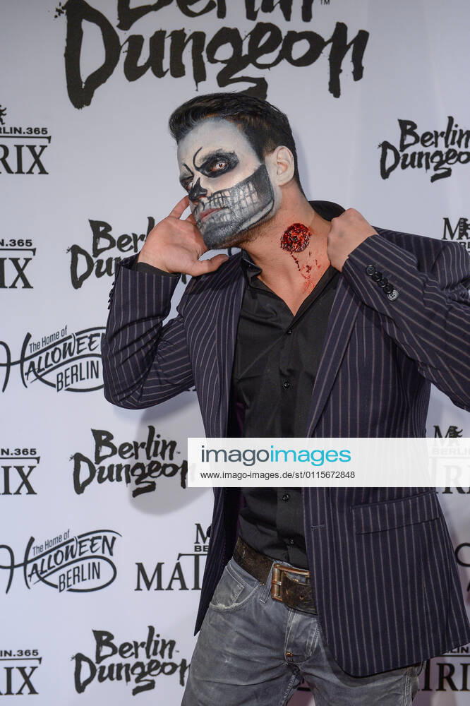 Rocco Stark Halloween Show MÖRDERISCHE MAMA at the Berlin Dungeon At the Halloween Party by Natascha Ochsenknecht the hottest celebrities of the capital dance to the beats of the legendary Matrix Club Berlin and DJ Brando aka Jimi Blue Ochsenknecht.