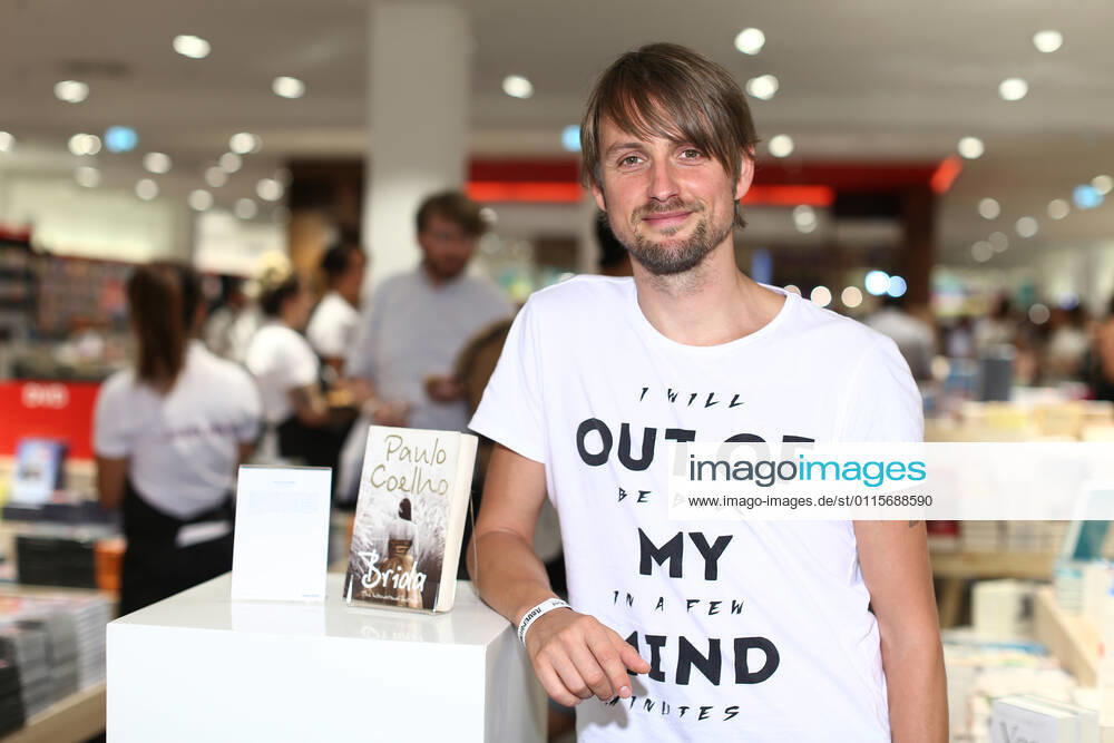 Axel Schreiber at the reception for the new opening of the Hugendubel bookstore in Steglitz the exclusive Hugendubel Pre Opening at Hugendubel Steglitz, Schlossstraße 110, 12163 Berlin