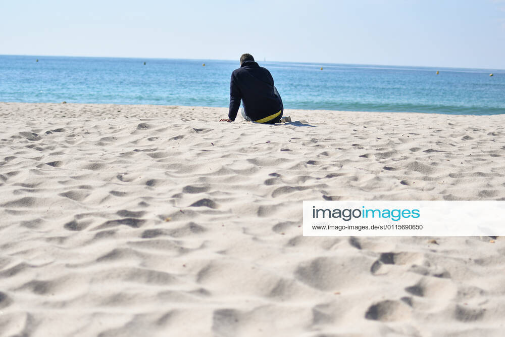 Coronavirus in Frankreich, Eindrücke aus Cannes Coronavirus en France: 3e week-end de confinement a Cannes. Cannes, 3eme Confinement (2021) : Des mesures de confinement inedites s appliquent a partir de ce week-end dans seize departements de France, notamment en region parisienne, dans le nord du pays, mais aussi en Normandie. Ce confinement acte III est plus souple que les precedentes editions : il est desormais possible de se promener sans limite de duree dans un rayon de dix kilometres, muni de son attestation de deplacement. 266186 2021-03-20 _sans_perso