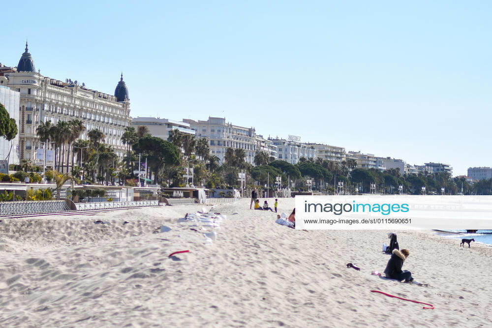 Coronavirus in Frankreich, Eindrücke aus Cannes Coronavirus en France: 3e week-end de confinement a Cannes. Cannes, 3eme Confinement (2021) : Des mesures de confinement inedites s appliquent a partir de ce week-end dans seize departements de France, notamment en region parisienne, dans le nord du pays, mais aussi en Normandie. Ce confinement acte III est plus souple que les precedentes editions : il est desormais possible de se promener sans limite de duree dans un rayon de dix kilometres, muni de son attestation de deplacement. 266186 2021-03-20 _sans_perso