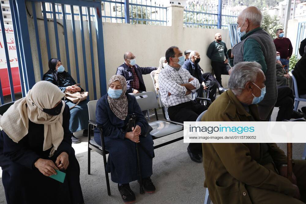 Nablus, West Bank, Palestinian Territory: Palestinians receive the dose of the coronavirus disease (COVID-19) vaccine during a campaign to vaccinate front-line for those aged over 75, cancer patients and medical personnel, at the health ministry in the West Bank city of Nablus, on March 21, 2021 Nablus Palestinian Territory - ZUMAap3_ 20210321_zaf_ap3_036