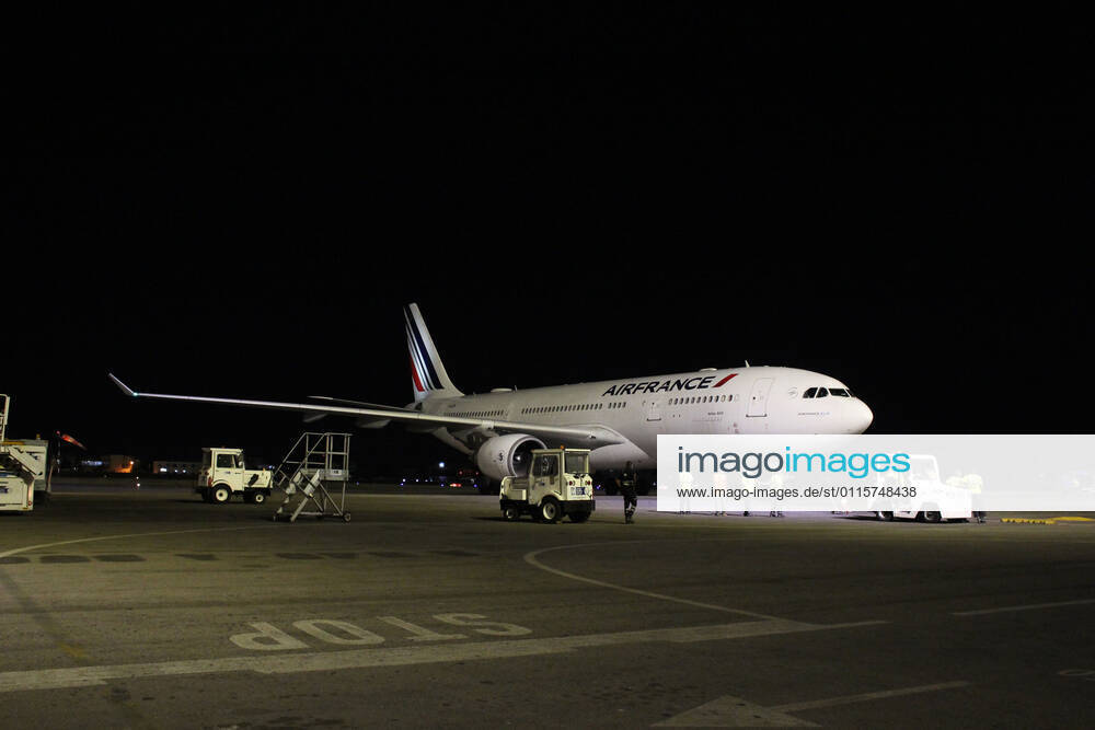 (210322) -- COTONOU, March 22, 2021 -- A plane carrying a batch of coronavirus vaccine developed by the Chinese pharmaceutical company Sinovac arrives at Cardinal Bernadin Gantin International Airport in Cotonou, Benin, March 21, 2021. A batch of coronavirus vaccine developed by the Chinese pharmaceutical company Sinovac arrived in Cotonou, the economic capital of Benin, on Sunday evening. (Photo by Xinhua) BENIN-COTONOU-CHINESE VACCINE-ARRIVAL SeraphinxZounyekpe