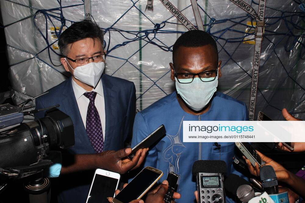 (210322) -- COTONOU, March 22, 2021 -- Benin s Health Minister Benjamin Hounkpatin and Chinese Ambassador to Benin Peng Jingtao attend a reception ceremony of a batch of coronavirus vaccine developed by the Chinese pharmaceutical company Sinovac at Cardinal Bernadin Gantin International Airport in Cotonou, Benin, March 21, 2021. A batch of coronavirus vaccine developed by the Chinese pharmaceutical company Sinovac arrived in Cotonou, the economic capital of Benin, on Sunday evening. (Photo by Xinhua) BENIN-COTONOU-CHINESE VACCINE-ARRIVAL SeraphinxZounyekpe