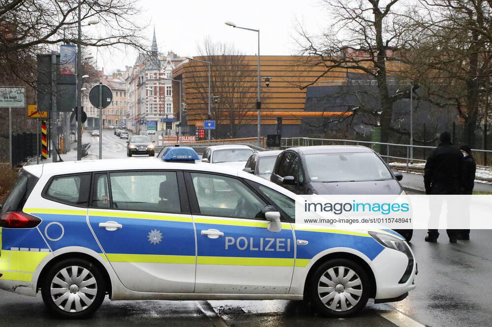 After the federal government Poland has declared due to high Corona infection numbers as a high incidence area, the entry is allowed since Sunday only with a negative Corona test The state police controls the border traffic at the border crossing Görlitz Zgorzelec regarding the purpose of entry and the presence of a current Corona test Görlitz, 21 03 2021 Foto:xM.xWehnertx xFuturexImage