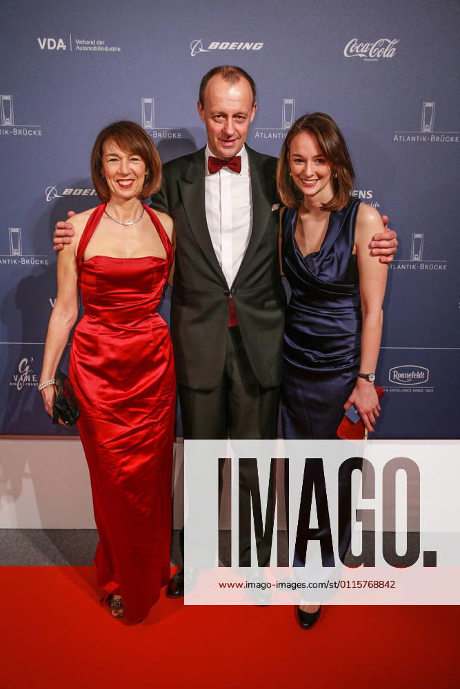 Friedrich and Charlotte Merz and daughter Constanze ATLANTIK BALL 2017 at the Hotel InterContinental in Berlin The Atlantik Brücke invites its members, alumni and friends to the Atlantik Ball Together they want to celebrate the transatlantic partnership and strengthen the friendship across the Atlantic with this festive event