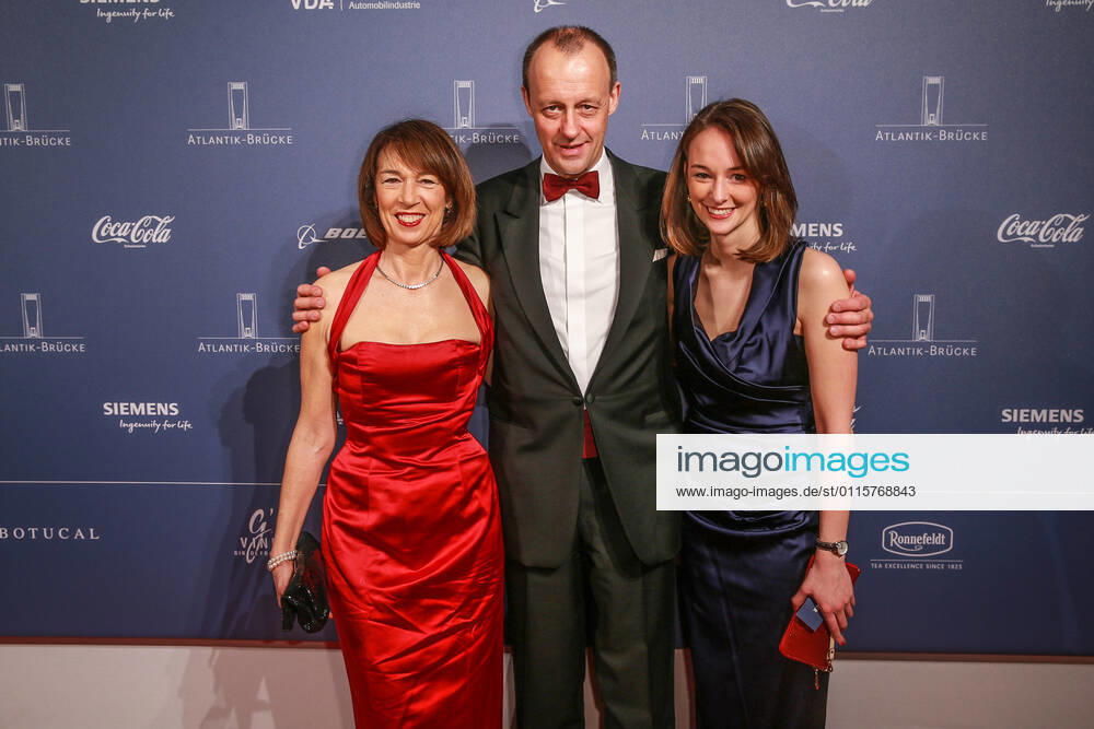 Friedrich and Charlotte Merz and daughter Constanze ATLANTIK BALL 2017 at the Hotel InterContinental in Berlin The Atlantik Brücke invites its members, alumni and friends to the Atlantik Ball Together they want to celebrate the transatlantic partnership and strengthen the friendship across the Atlantic with this festive event