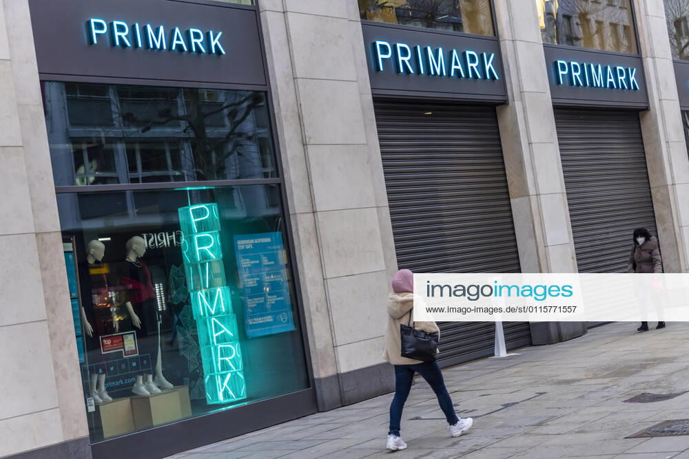 Lockdown goes into overtime Was s that already with the cautious store opening Primark 22 03 2021 DEU, Germany, Baden Württemberg, Stuttgart