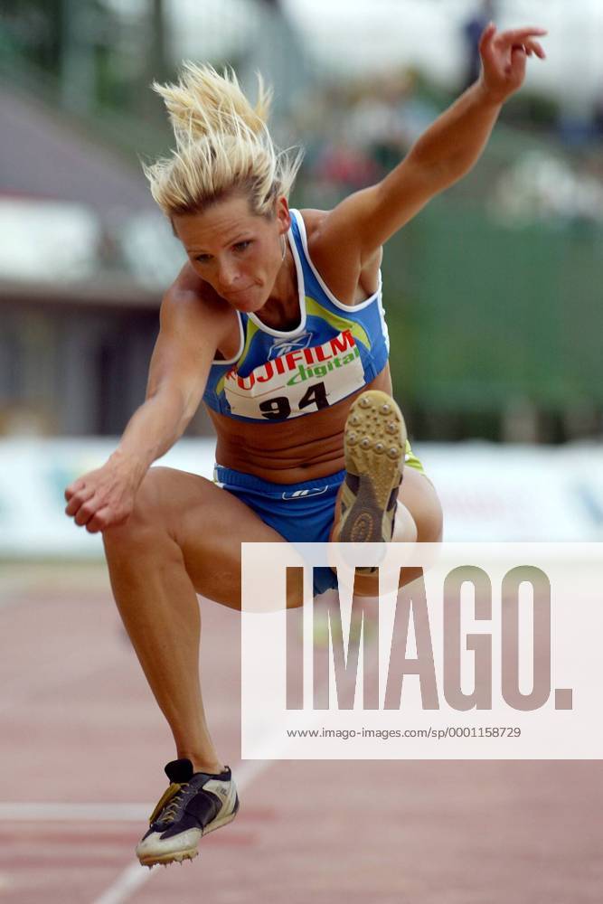 Susen Tiedtke (LG Eintracht Frankfurt Deutschland) - Flugphase Leichtathletik Damen Meeting 2004, Leichtathletikmeeting, Sportfest, Leichtathletiksportfest, Vdig Einzelbild Erfurt