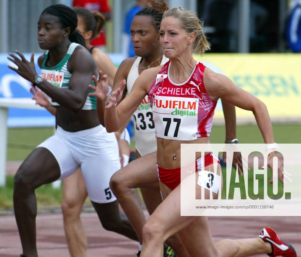 Sina Schielke (Deutschland, re.) vor Silvane Felix (Frankreich, Mitte) und Oludamola Osayomi (Nigeria) Leichtathletik Damen Meeting 2004, Leichtathletikmeeting, Sportfest, Leichtathletiksportfest, Vdig Gruppe Erfurt