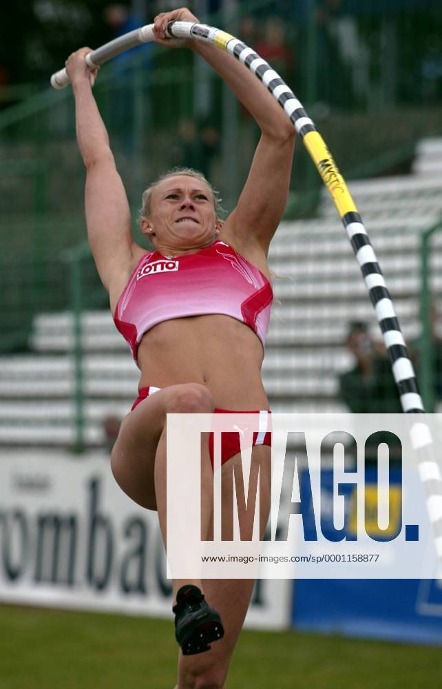 Nastja Ryshich (Deutschland) - Absprung Leichtathletik Damen Meeting 2004, Leichtathletikmeeting, Sportfest, Leichtathletiksportfest, Vdig Einzelbild Erfurt