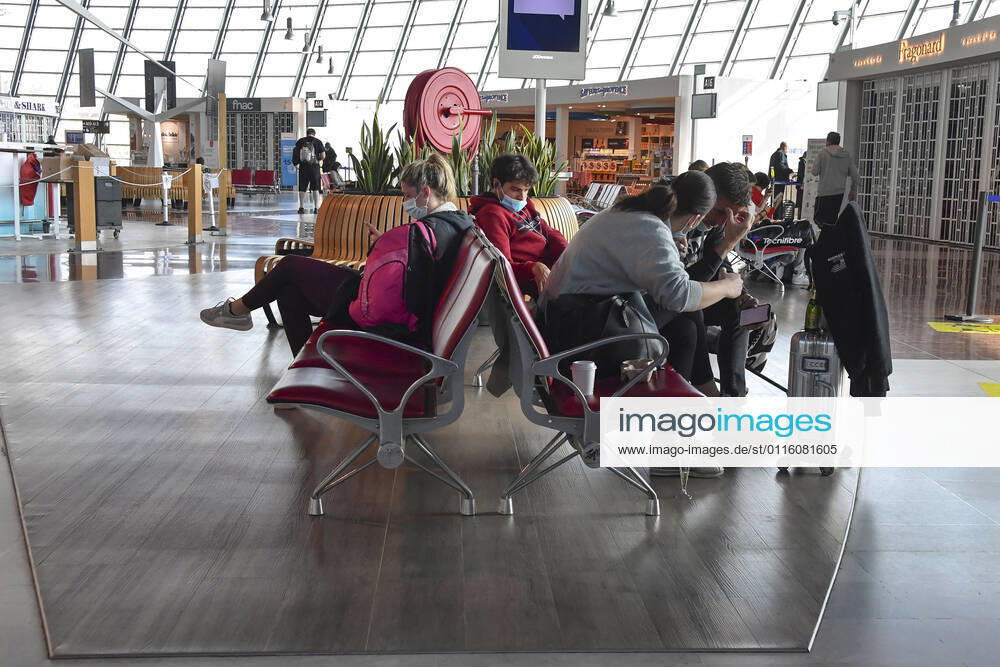 Coronavirus in Frankreich, Eindrücke vom Flughafen in Nizza Aeroport Nice Cote d Azur durant le 3eme Confinement. NEWS : Aeroport Nice Cote d Azur - 3eme Confinement - 25 03 2021 LionelUrman Panoramic