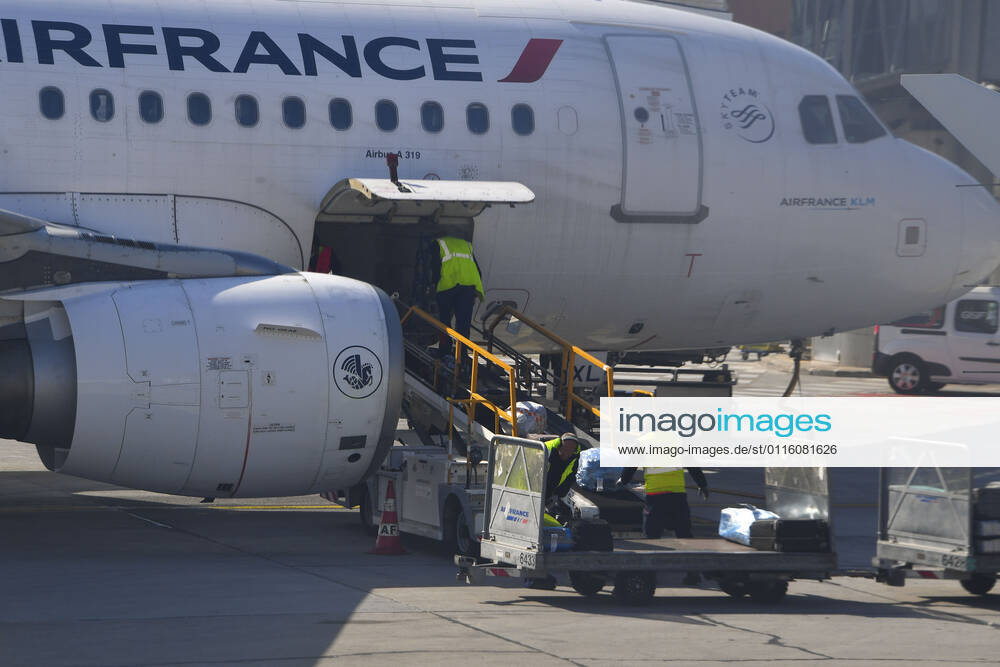 Coronavirus in Frankreich, Eindrücke vom Flughafen in Nizza Aeroport Nice Cote d Azur durant le 3eme Confinement. NEWS : Aeroport Nice Cote d Azur - 3eme Confinement - 25 03 2021 LionelUrman Panoramic