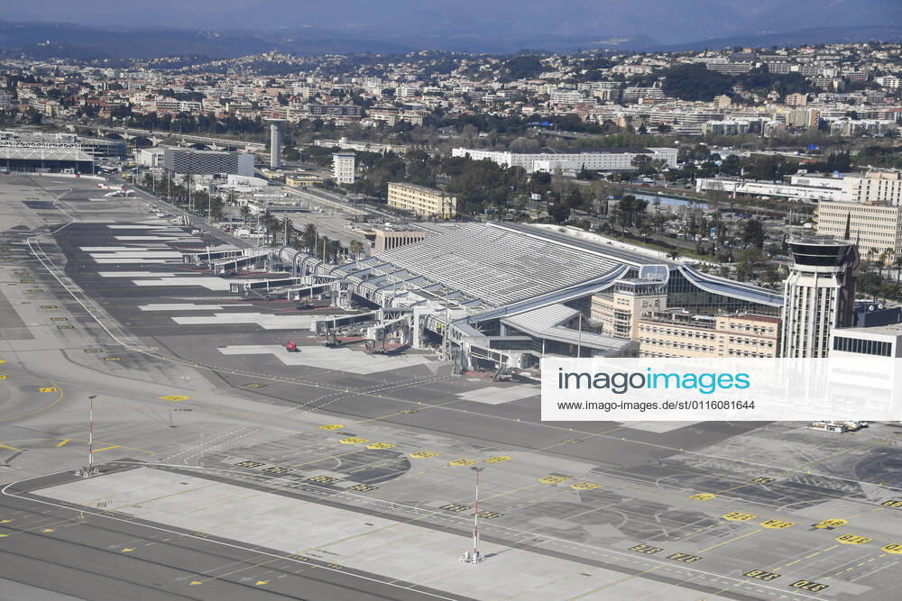 Coronavirus in Frankreich, Eindrücke vom Flughafen in Nizza Terminal 1 ferme - Aeroport Nice Cote d Azur durant le 3eme Confinement. NEWS : Aeroport Nice Cote d Azur - 3eme Confinement - 25 03 2021 LionelUrman Panoramic