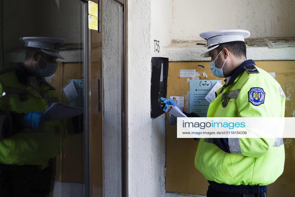 Coronavirus in Rumänien, Polizei überprüft Einhaltung der Quarantäne March 26, 2021, Timisoara, Timis, Romania: Police officers form the Timisoara Local Police Department check on people who are sick with COVID-19 and quarantined at their residence for 14 days, to ensure that they are respecting the quarantine imposed by the Department of Public Health and to inquire whether they are short on basic necessities such as food or medication. Timisoara Romania - ZUMAp180 20210326_zip_p180_002