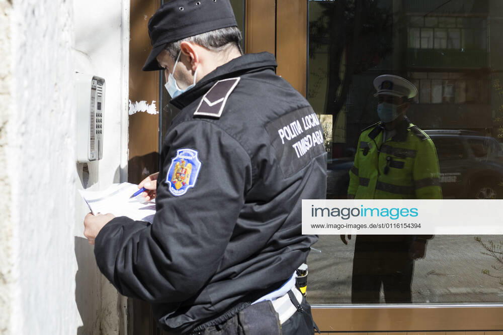 Coronavirus in Rumänien, Polizei überprüft Einhaltung der Quarantäne March 26, 2021, Timisoara, Timis, Romania: Police officers form the Timisoara Local Police Department check on people who are sick with COVID-19 and quarantined at their residence for 14 days, to ensure that they are respecting the quarantine imposed by the Department of Public Health and to inquire whether they are short on basic necessities such as food or medication. Timisoara Romania - ZUMAp180 20210326_zip_p180_008