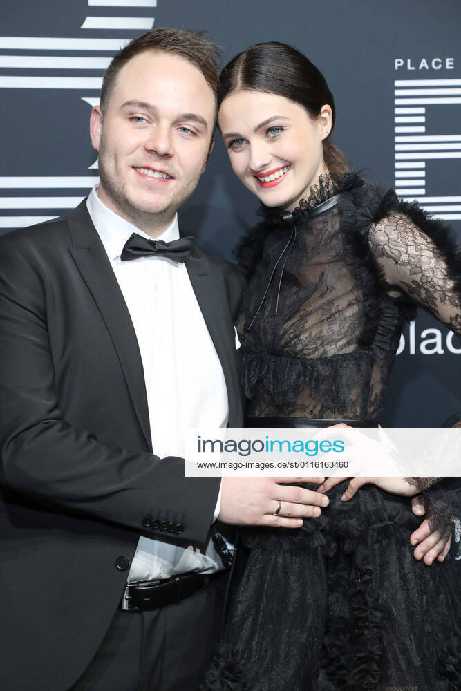 Vanessa Tamkan with husband Roman PLACE TO B AWARDS in the Axel Springer publishing building in Berlin The black carpet is rolled out once again for the whos who of the most important German and international social media stars Numerous VIPs and familiar faces from the social web are expected to attend