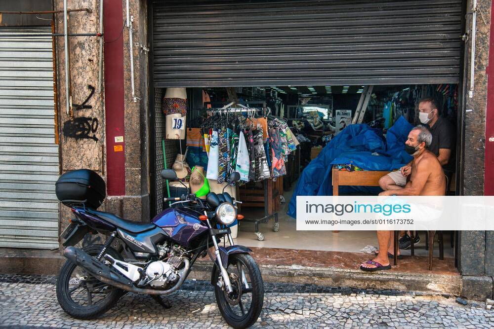 Emergency Pause in Rio RIO DE JANEIRO, BRAZIL, MAR 26: EMERGENCY PAUSE IN RIO - stores with semi-closed doors to circumvent the restriction of opening at a downtown popular shopping street since the mayor declared a 10-day emergency pause in activities in an attempt to reduce COVID-19 cases in the city on March 26, 2021. ( Photo by Chico Ferreira Penta Press ) Rio de Janeiro Brazil 6427_235965