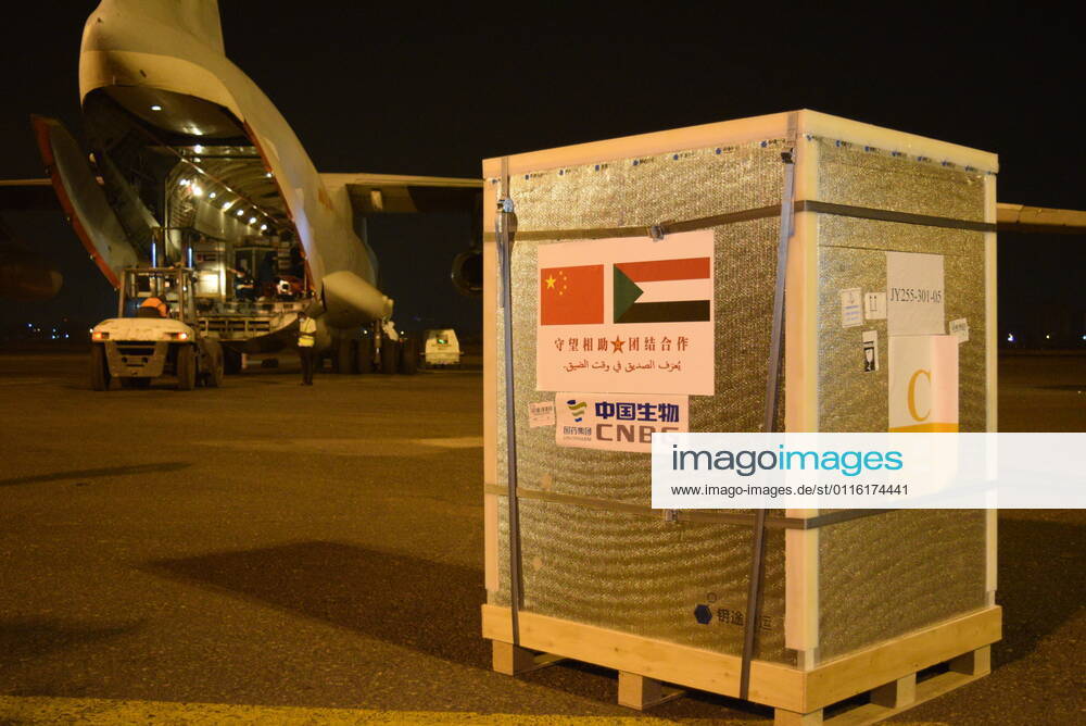 (210327) -- KHARTOUM, March 27, 2021 -- Chinese vaccines are unloaded from a plane at the Khartoum International Airport in Khartoum, Sudan, March 26, 2021. A batch of China s Sinopharm COVID-19 vaccines, donated by the Chinese government to Sudan, arrived here on Friday. ) SUDAN-KHARTOUM-CHINESE VACCINE-ARRIVAL MaxYichong
