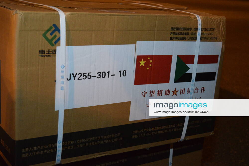 (210327) -- KHARTOUM, March 27, 2021 -- Medical supplies are unloaded from a plane at the Khartoum International Airport in Khartoum, Sudan, March 26, 2021. A batch of China s Sinopharm COVID-19 vaccines, donated by the Chinese government to Sudan, arrived here on Friday. ) SUDAN-KHARTOUM-CHINESE VACCINE-ARRIVAL MaxYichong