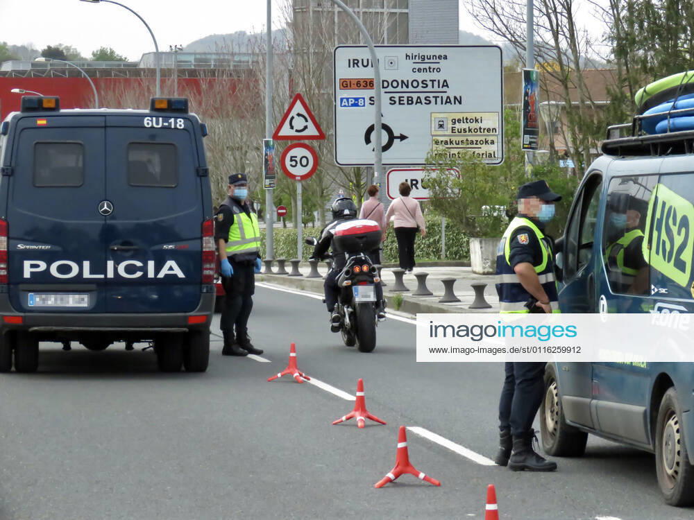 National police ask for negative PCR tests for travellers crossing the border from France, in Irun, Euskadi (Spain), on 30 March 2021. According to an order of the Official State Bulletin (BOE), passengers coming from France must present a diagnostic test with a negative result in COVID-19, performed within 72 hours prior to arrival in Spain. Thus, all travelers from France, wherever they enter, are required to present this negative PCR to cross the border, 30 MARCH 2021;IRUN;EUSKADI;BASQUE COUNTRY;BORDER;TOURISM Javi Colmenero LagenciaEP 03 30 2021 IRUN, BASQUE COUNTRY IRUN, BASQUE COUNTRY Spain