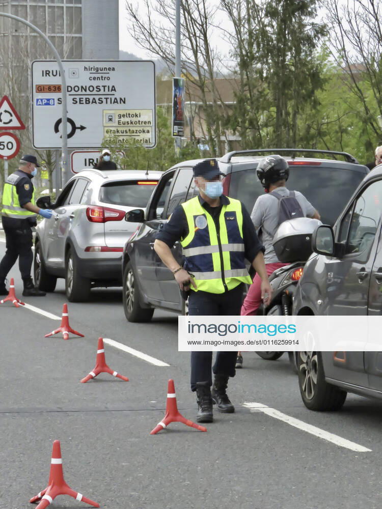 National police ask for negative PCR tests for travellers crossing the border from France, in Irun, Euskadi (Spain), on 30 March 2021. According to an order of the Official State Bulletin (BOE), passengers coming from France must present a diagnostic test with a negative result in COVID-19, performed within 72 hours prior to arrival in Spain. Thus, all travelers from France, wherever they enter, are required to present this negative PCR to cross the border, 30 MARCH 2021;IRUN;EUSKADI;BASQUE COUNTRY;BORDER;TOURISM Javi Colmenero LagenciaEP 03 30 2021 IRUN, BASQUE COUNTRY IRUN, BASQUE COUNTRY Spain