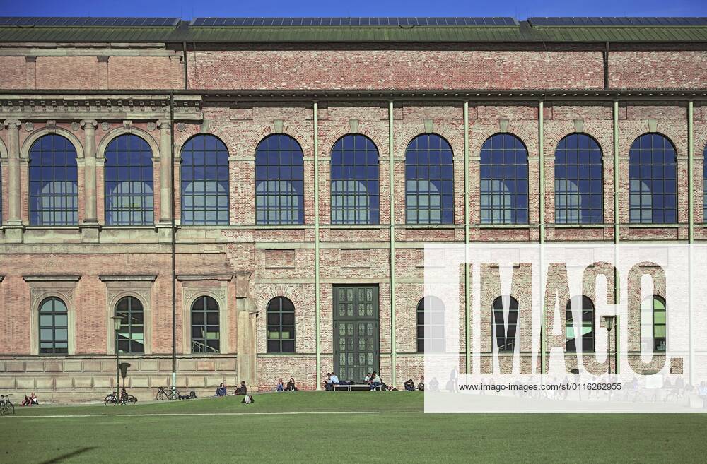 People sunbathing behind the south side of the Alte Pinakothek, Munich, Upper Bavaria, Bavaria, Germany, Europe