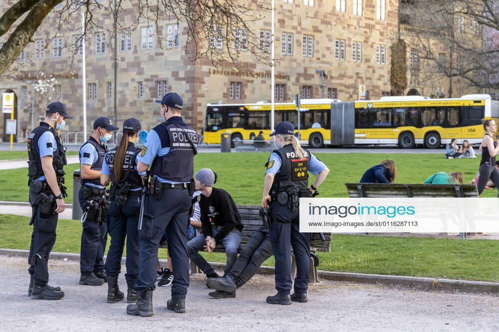 At the beginning of the Easter holidays the police shows presence In the city centre of Stuttgart they controlled minimum distances and alcohol ban 01 04 2021 DEU, Germany, Baden Württemberg, Stuttgart