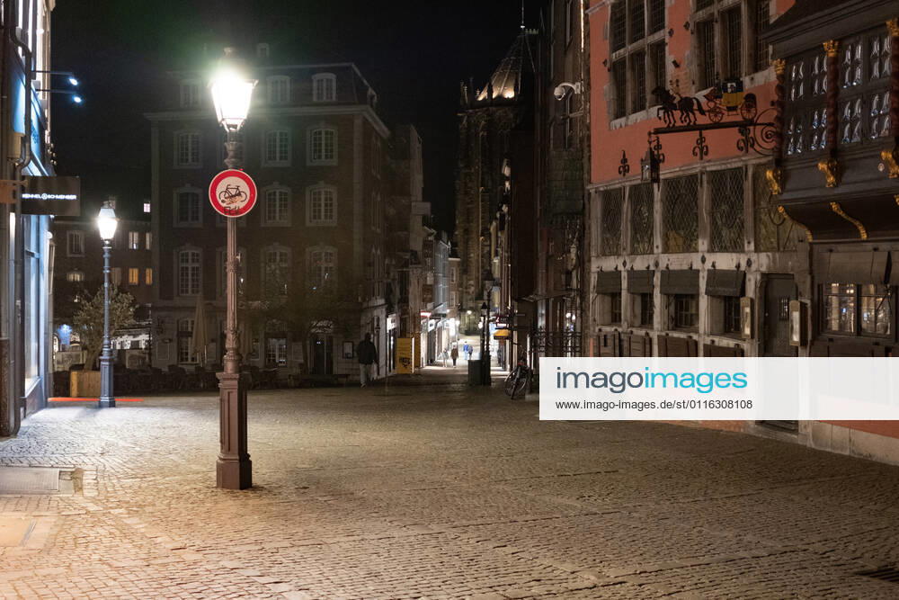 Like an abandoned city. Aachen on Easter vigil between 10 p.m. and 11 p.m. View of the deserted Kraemerstrasse. In Aachen on April 3, 2021. GERMANY - AACHEN - EASTER Easter 2021 Covid Pandemic
