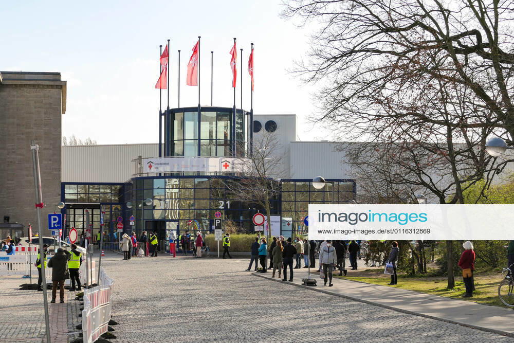 Easter Sunday,Berlin,Germany,GER,Corona Impfzentrum Messe Berlin Hall 21 BioNTech
