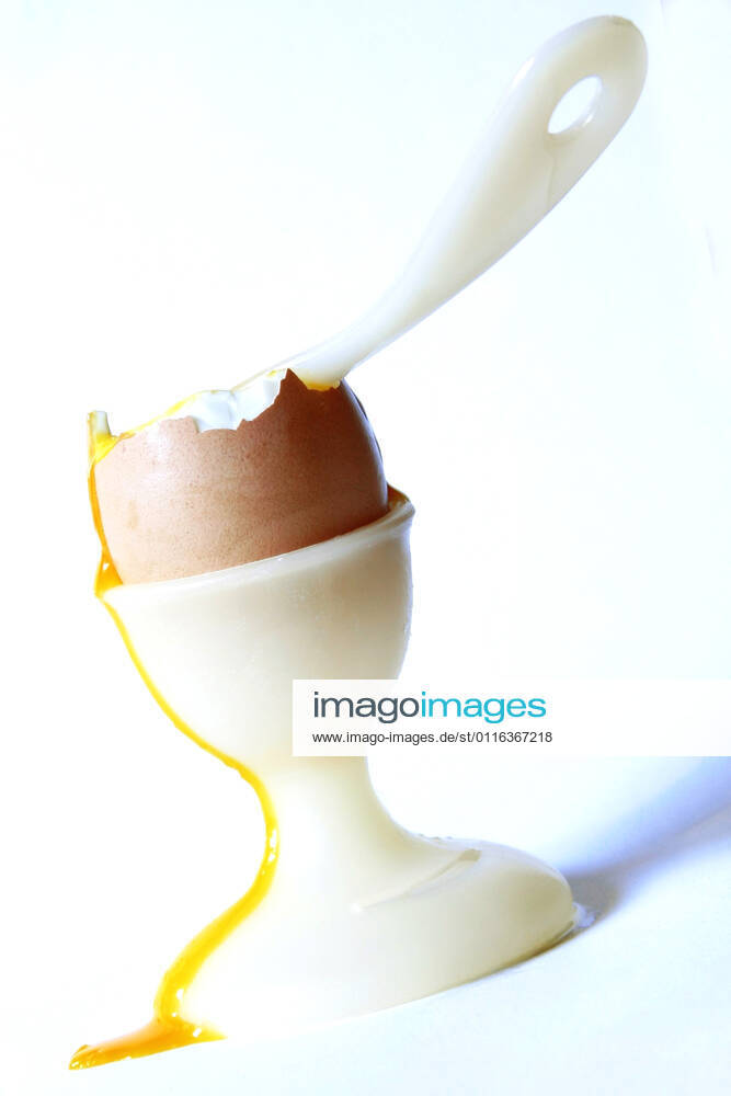 Soft boiled breakfast egg with an egg spoon in an egg cup BLWS641033
