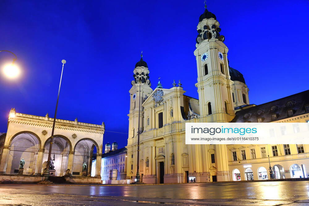 Theme image Is the bridge lockdown coming to break the third wave Deserted Odeonsplatz in Munich with Feldherrnhalle and Theatiner church on 06 04 2021 Night curfew,curfew,night shot,