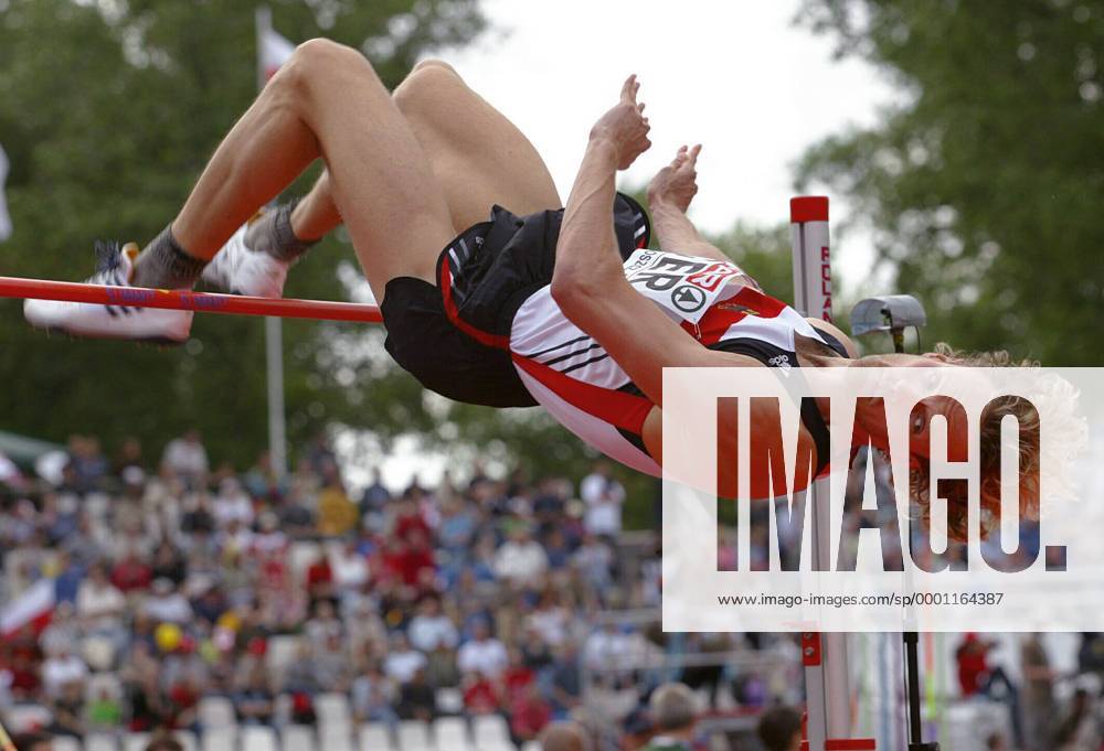 Roman Fricke (Deutschland) überquert die Latte Leichtathletik EC 3 Herren SPAR Europapokal 2004, Europacup, Meeting, Leichtathletikmeeting, Sportfest, Vdig Einzelbild Bydgoszcz Dynamik