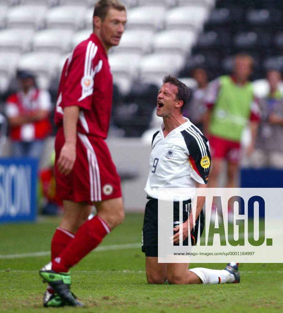 Fredi Bobic (Deutschland, re.) schreit seinen Frust heraus Fußball EM Herren Euro 2004, Europameisterschaft, Länderspiel, Nationalmannschaft, Nationalteam, Gruppe D Einzelbild Porto Verzweiflung, Wut,
