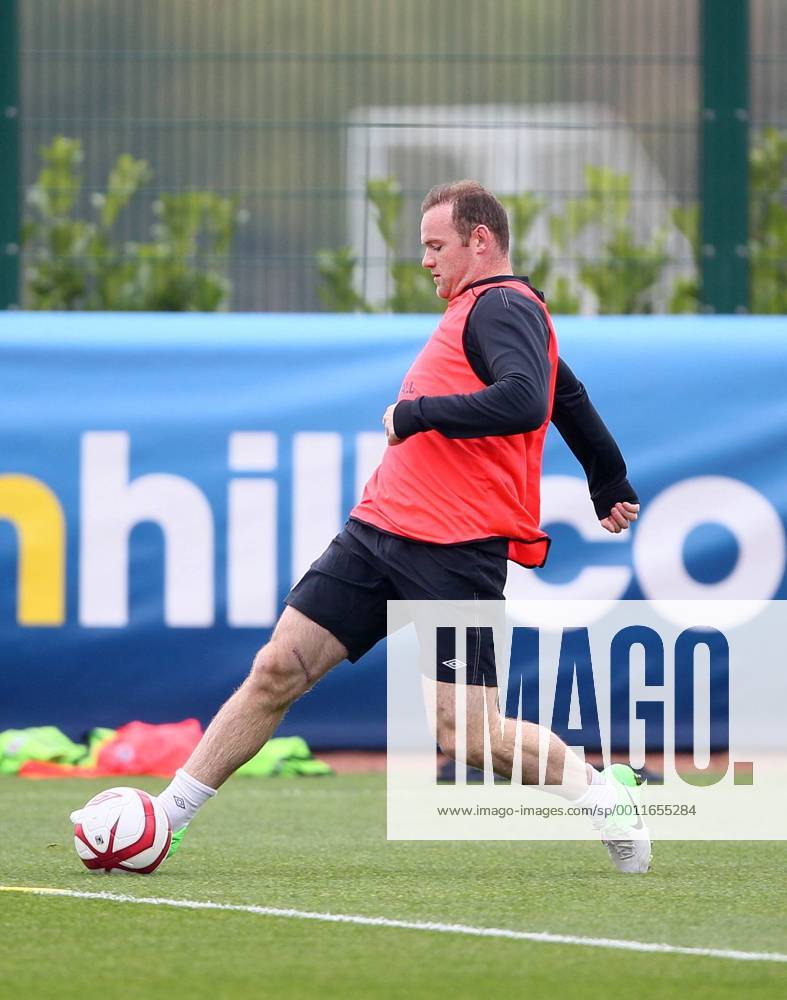 England s Wayne Rooney shows off his scarred leg during training..England Training - London Colney- 11 10 12 - Picture David Klein Sportimage .