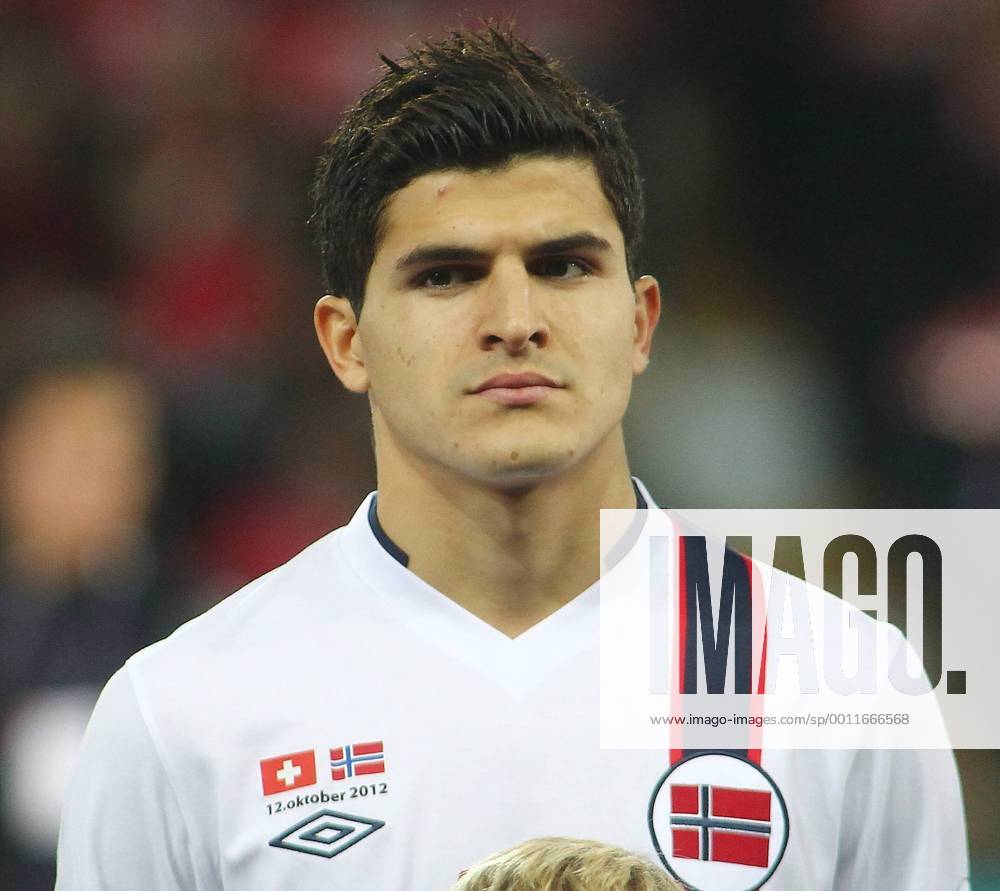 12.10. 2012 Stade de Suisse Bern , SCHWEIZ , Herren WM Qualifikationsspiel Saison 2012 2013 Schweiz - Norwegen Tarik Elyounoussi (Norwegen) ; Einzelbild , Portrait , Nationalhymne
