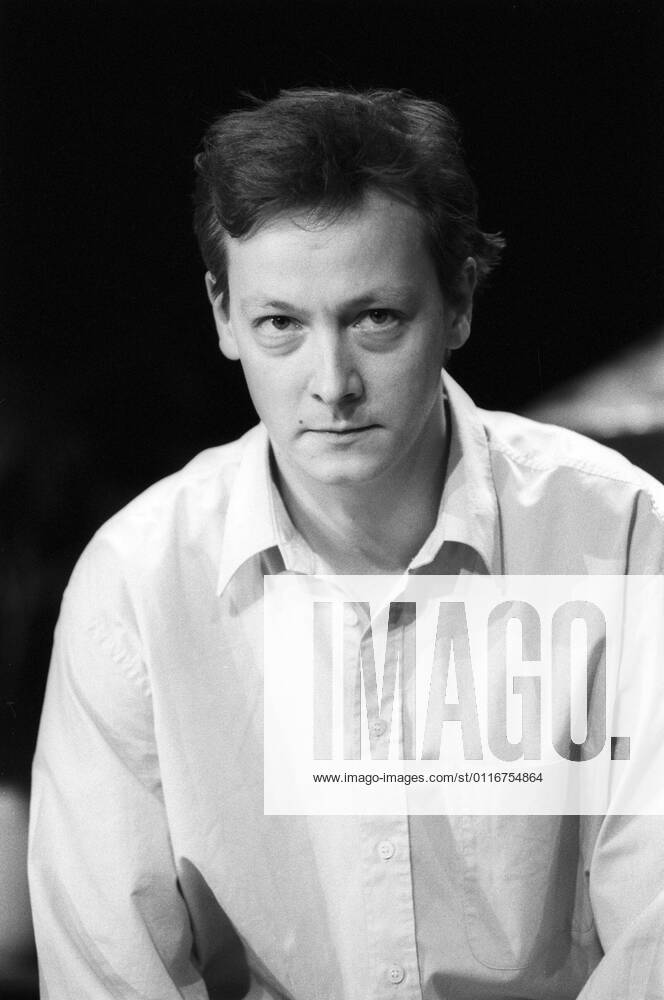 Matthias Brandt actor 02 91 ue Matthias Brandt in February 1991 in the play Goldener Westen by Sam Shepard Germany German German man acting film TV television theater drama true west stage scene german actor high portrait half neutral bw