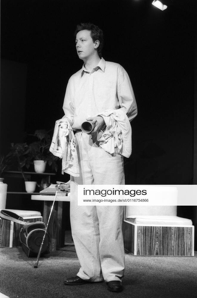 Matthias Brandt actor 02 91 ue Matthias Brandt in February 1991 in the play Goldener Westen by Sam Shepard Germany German German man acting film TV television theater drama stage scene True West german actor tall whole standing detached neutral bw