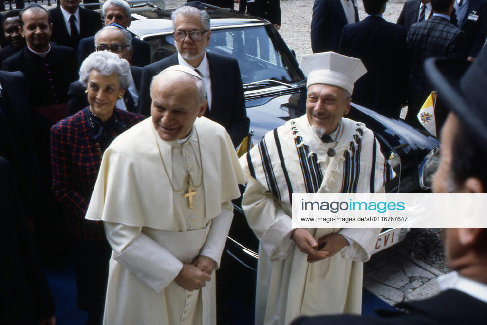 Pope John Paul II with Elio Toaff during the visit at the Rome Synagogue.