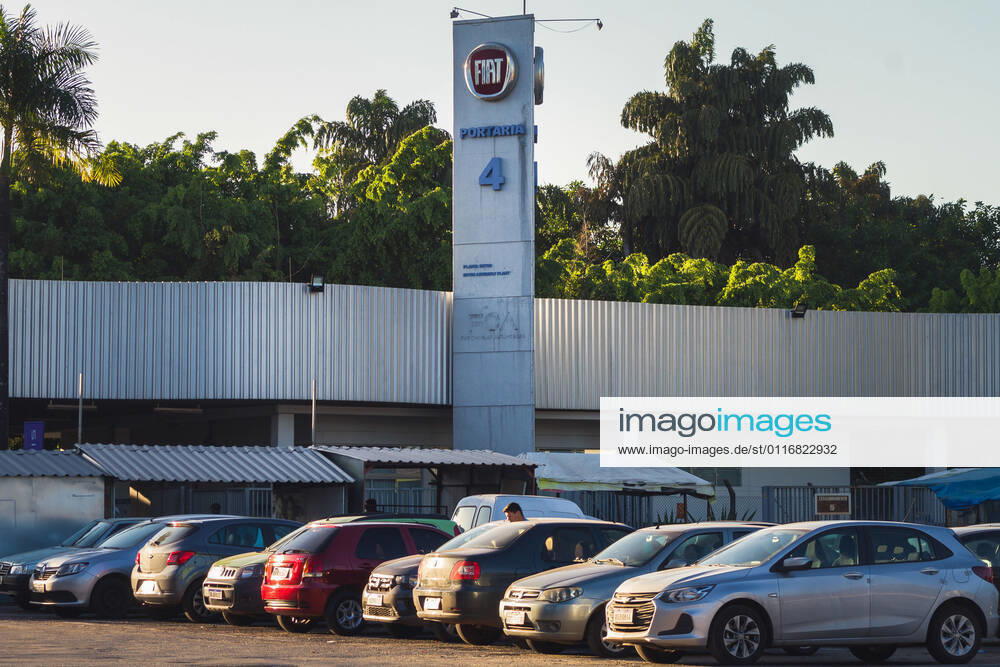 Coronavirus in Brasilien, FIAT lässt Mitarbeiter in Betim impfen BETIM, MG - 15.04.2021: FIAT DARÁ FÉRIAS PARA 2000 FUNCIONÁRIOS - FIAT will give collective vacations to 1,900 employees in Betim, MG. The automaker informed that starting next Monday the 19th it will give a collective vacation of 10 days due to irregularities in the supply of parts and electronic components. x2054056x LucianoxMariano