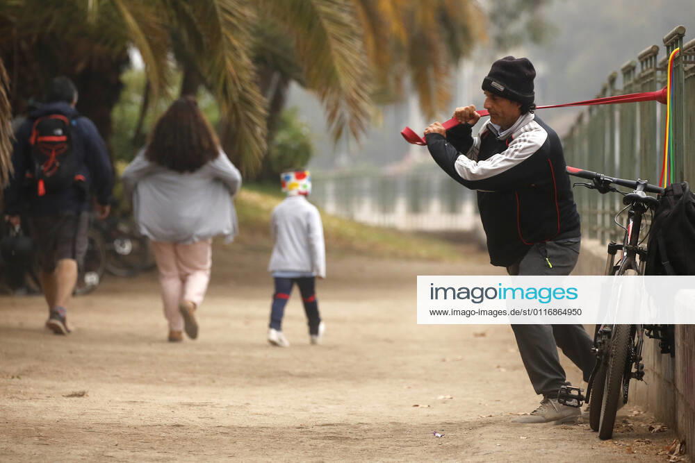 Large influx of cyclists in a new day of sports strip during the quarantine for pandemic coronavirus Jonnathan Oyarzun Aton Chile, Santiago Chile Aton Chile Aton 502892