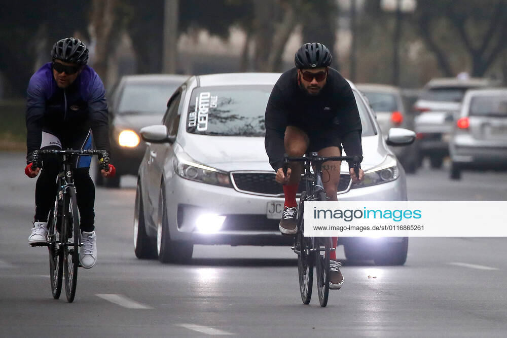Large influx of cyclists in a new day of sports strip during the quarantine by coronavirus pandemic Jonnathan Oyarzun Aton Chile, Santiago Chile Aton Chile Aton 502921