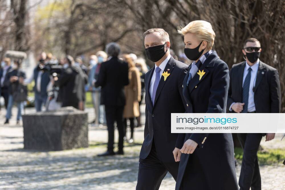 WARSZAWA 2021.04.19 PREZYDENT ANDRZEJ DUDA WRAZ Z MALZONKA WZIAL UDZIAL W OBCHODACH 78 ROCZNICY WYBUCHU POWSTANIA ZYDOWSKIEGO W WARSZAWSKIM GETCIE FOT. MAREK HANYZEWSKI NEWSPIX --- Newspix.pl WARSAW, POLAND 2021.04.19 President Andrzej Duda and his wife Agata Kornhauser-Duda took part in the 78th anniversary of the Warsaw Ghetto Uprising. FOT.HANYZEWSKI MAREK NEWSPIX.PL IMG_2500