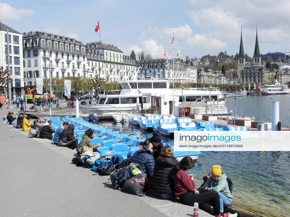 Photo Manuel Geisser 19 04 2021 Corona pandemic tourism industry picture tourists at the lake city Lucerne