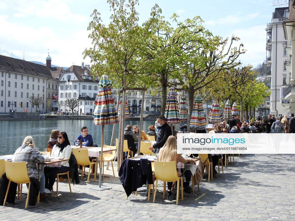 Photo Manuel Geisser 19 04 2021 Corona Pandemic Picture Restaurants with outdoor area can serve guests again City of Lucerne