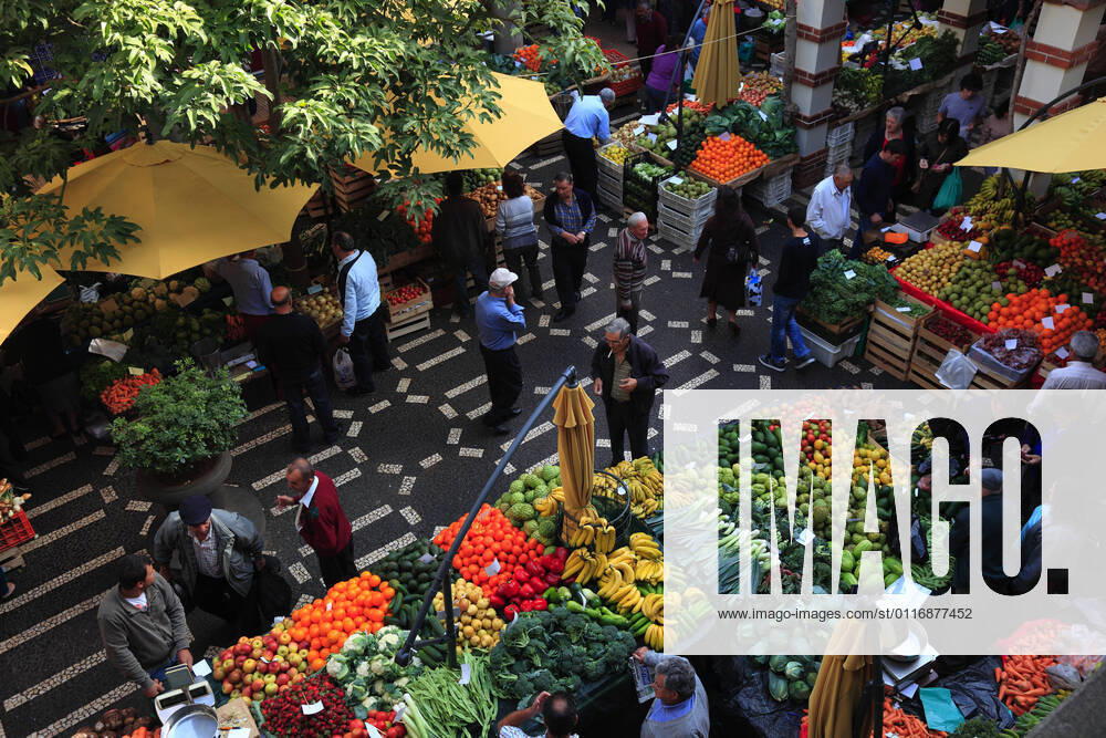 Insel Madeira, Funchal, in der Markthalle Mercado dos Lavradores, Obst und Gemuese