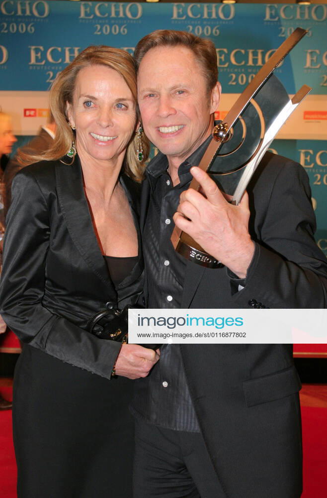 Echo Awards 12 03 2006 Saenger Peter Kraus wife Ingrid, prize winner, at the Echo Awards ceremony, at Hotel Estrel, Sonnenallee 225, Berlin 12 03 2006