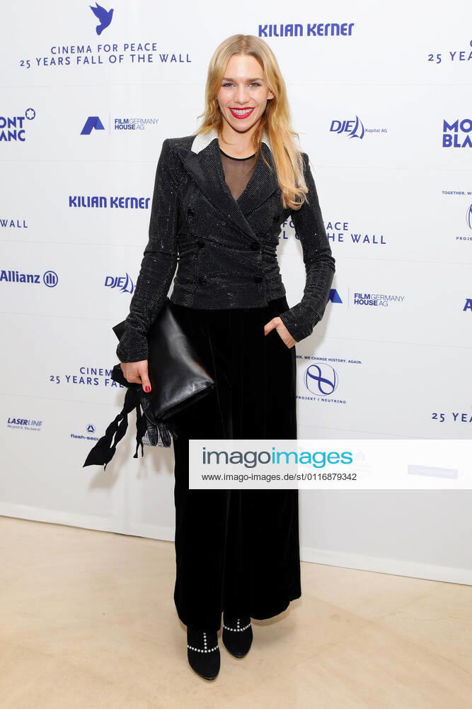 Julia Dietze - Heroes Gala in Hotel Adlon in Berlin am 08.11.2014