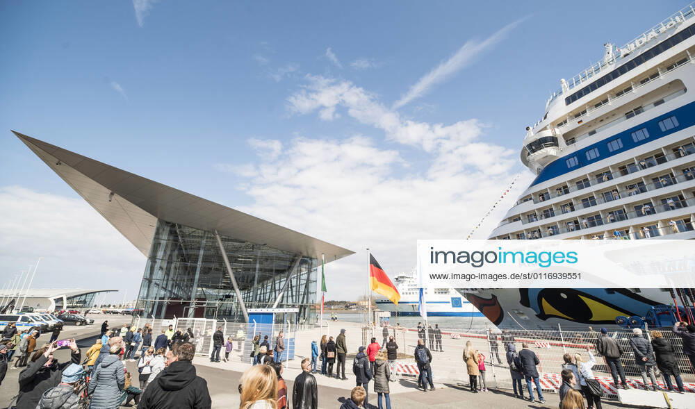 The cruise ship AIDAsol of the Rostock-based shipping company AIDA Cruises will moor at the Warnemünde Cruise Term