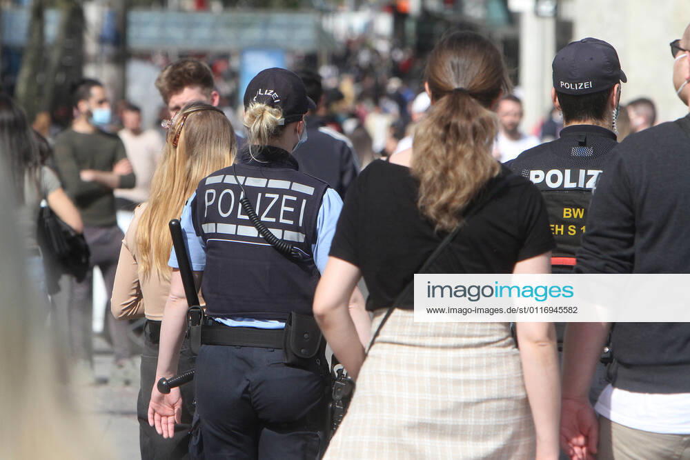 A police patrol of the state police Baden Württemberg controls the compliance with the minimum distances in the pedestrian zone and shopping street Königstraße in the city centre of Stuttgart, Baden Württemberg, Bavaria, Germany