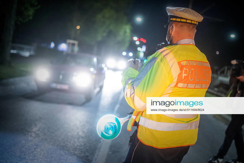 Police control of the nightly exit restriction from 22 oclock Stuttgart Stuttgart Baden Württemberg Germany